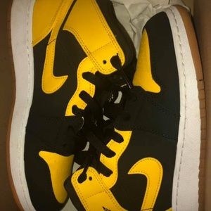 Black & yellow air forces